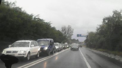 (VIDEO) Ploaia dă peste cap traficul pe DN39