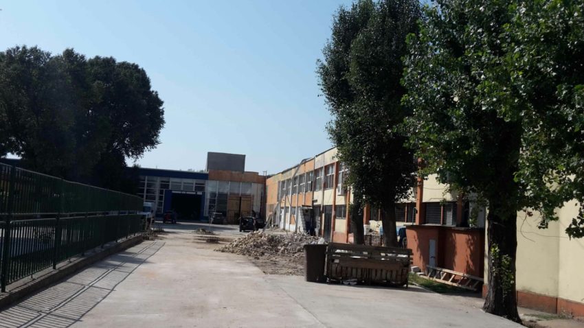 CONSTANȚA: Persoană blocată sub o grindă