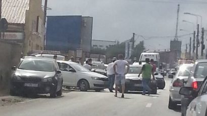 Accident de circulaţie în Constanţa. O femeie a fost aruncată din maşină