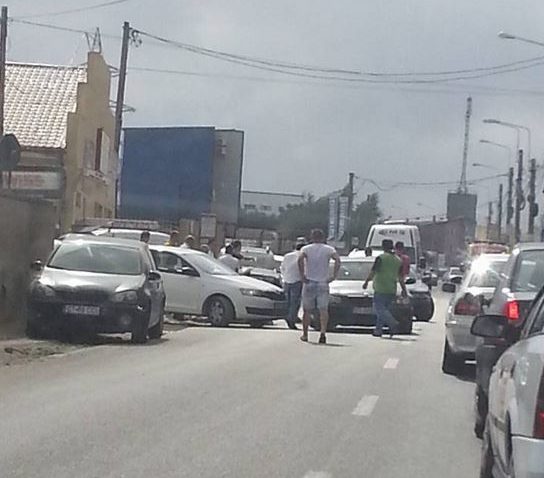 Accident de circulaţie în Constanţa. O femeie a fost aruncată din maşină