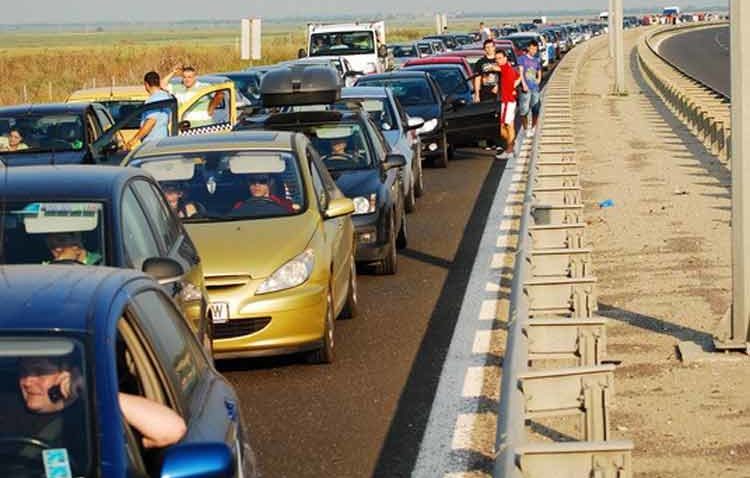 UPDATE: Aglomeraţie şi tamponări pe Autostrada Soarelui