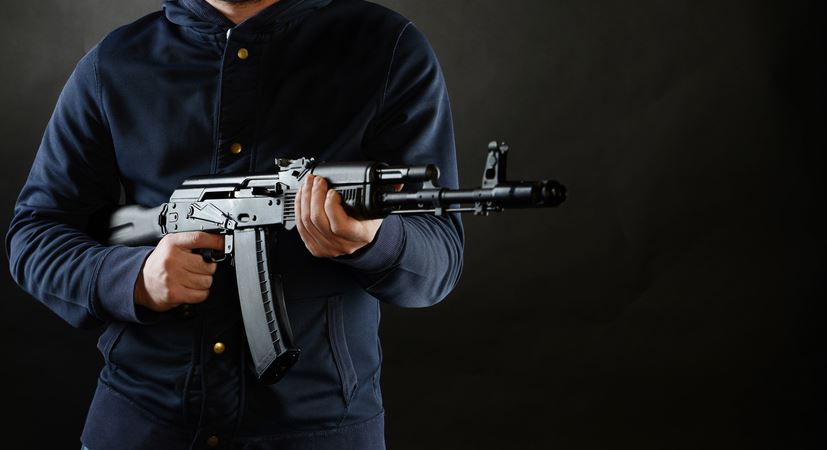 Autorul atacului armat din Franţa, suspectat de apartenenţă la o grupare teroristă