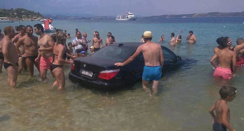 VIDEO: Lecţie pentru un turist român: mersul pe apă, rezervat unor şopârle. Şi Mântuitorului