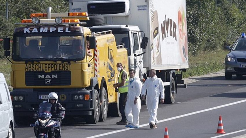 Cincizeci de imigranţi, asfixiaţi într-un camion. Şoferul ar fi român