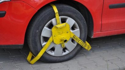 CONSTANȚA: Primăria anunță că blochează roțile într-o parcare din oraș