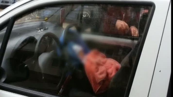 (Update) INCREDIBIL. Copil uitat în autoturism, în stațiunea Venus!