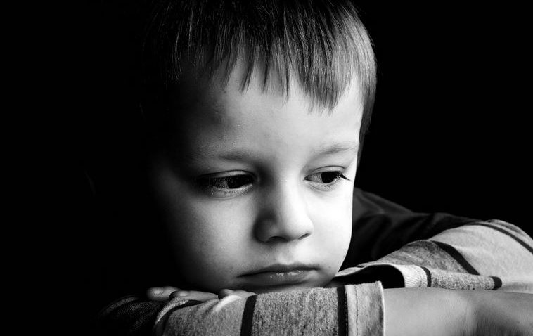 Copiii cu părinţi plecaţi în străinătate, în atenţia autorităţilor