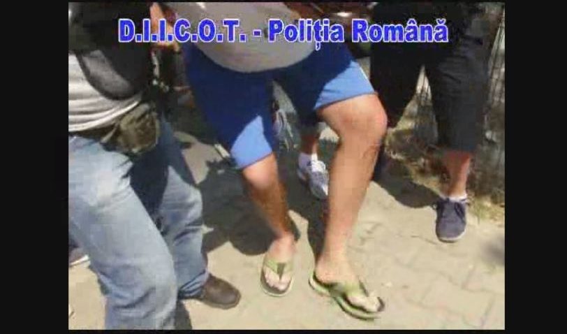 (VIDEO) Distribuiau droguri în Brașov și pe litoral. Rețea de traficanți, destructurată