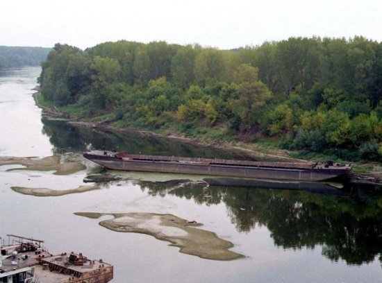 Nivelul scăzut al Dunării pune navigația în pericol