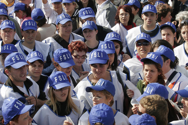 Dascălii cer majorări suplimentare la salarii