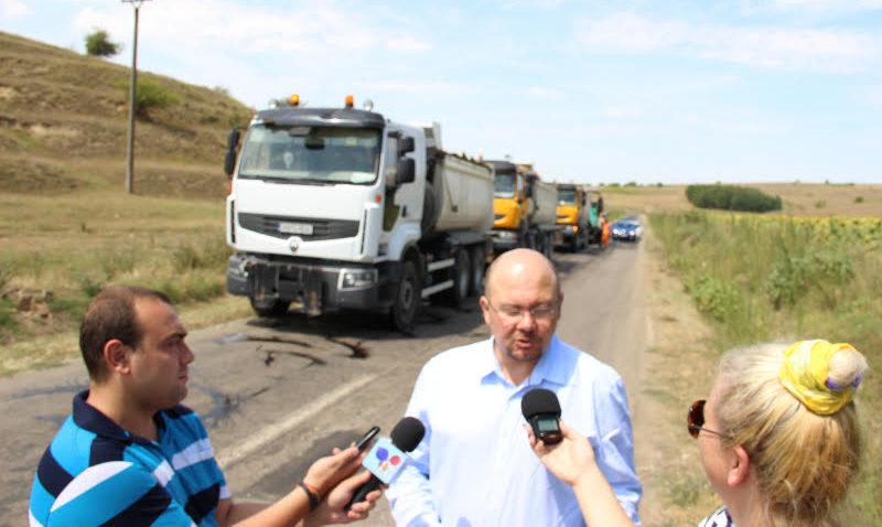(AUDIO) Singura cale de acces a locuitorilor din Dobromir, în reparații