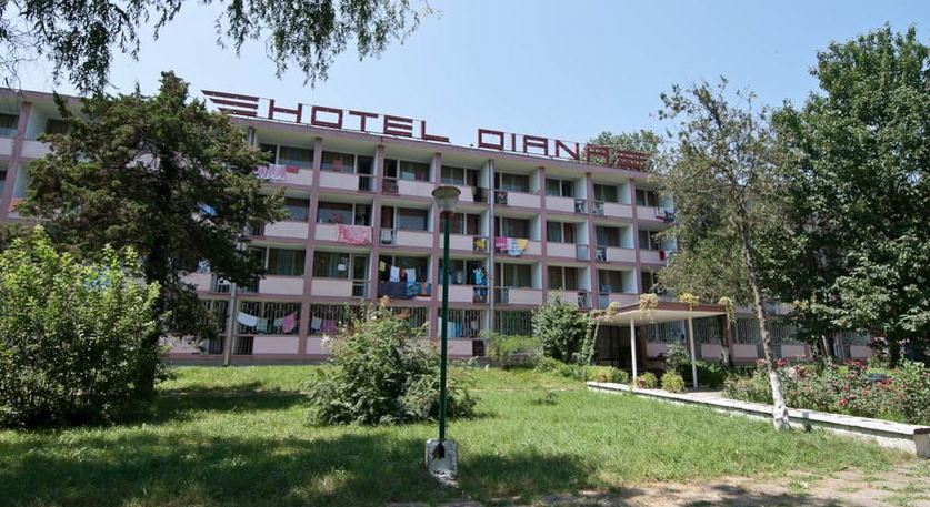 AUDIO: Surpriză pe litoral – mai mulţi turişti s-au trezit fără cazare. „Ce, mă obligă cineva?!”