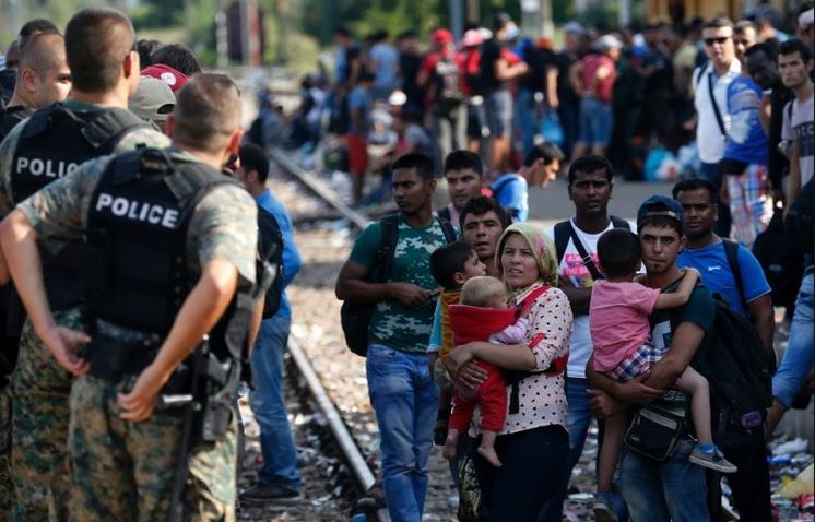 România se pregăteşte pentru un eventual „tsunami de imigranţi”
