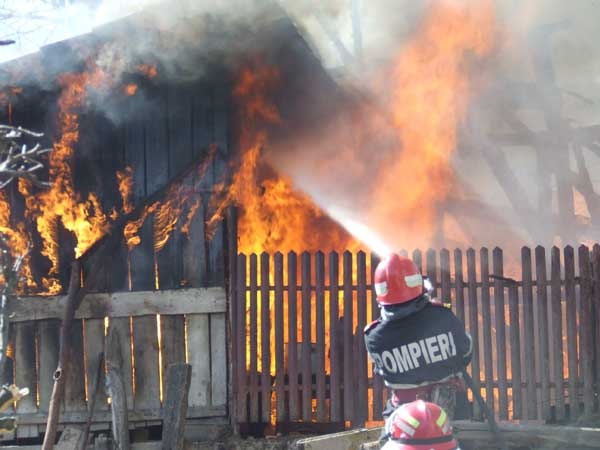 UPDATE – Incendiu pe litoral