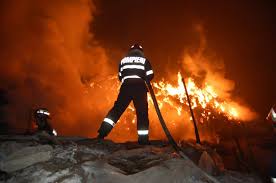 Arde o casă în oraşul Ovidiu!