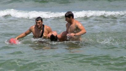 UN bărbat s-a înecat la Neptun. Nepoata sa a fost salvată
