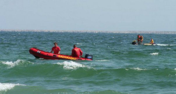 Trupul tânărului înecat la Costineşti a fost adus la mal de valuri