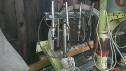 140 de litri de ţuică de contrabandă găsiţi la un bărbat de 61 de ani
