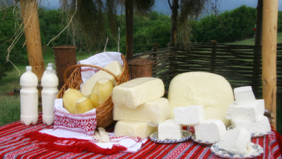 INTERVIU | Prețurile au explodat la toate produsele, iar lactatele nu fac excepție. Devin telemeaua și cașcavalul alimente de lux?