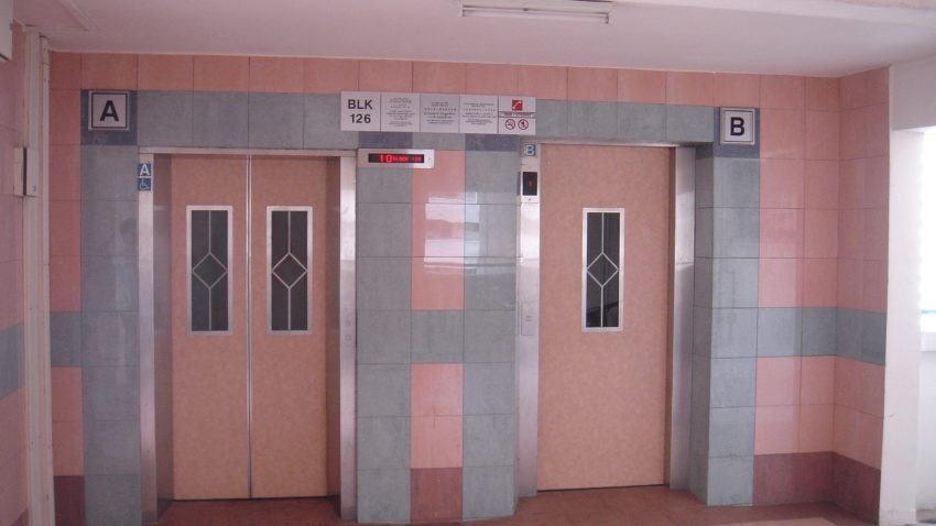Blocaţi în lift, la un bloc de pe strada Tulcei