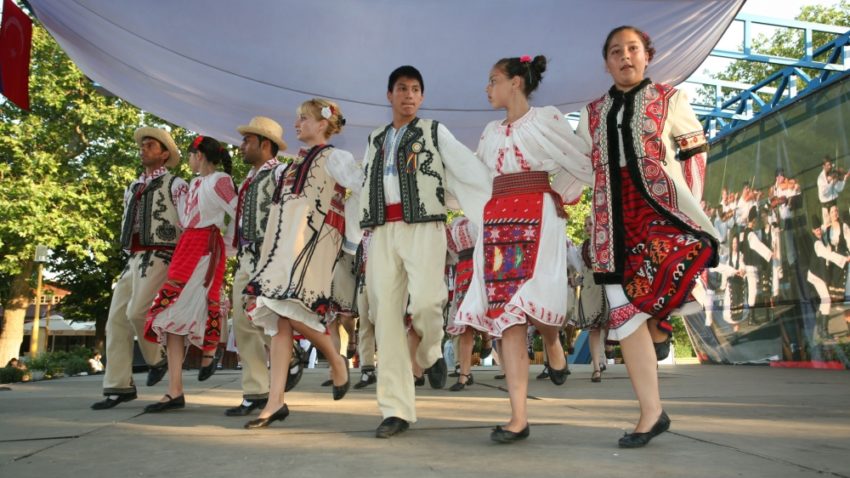 Festivalul Internaţional de Folclor pentru Copii şi Tineri Interpreţi “Dobroge, mândră grădină“