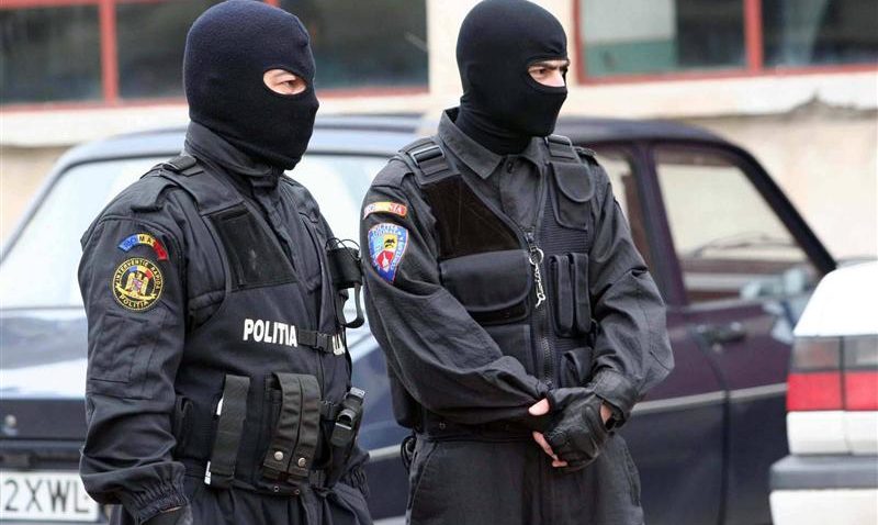 TIMIȘ: Percheziții la contrabandiștii de țigarete