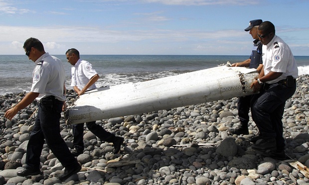 Zborul MH370: Fragmentul de aripă găsit în Insula Reunion aparține avionului dispărut