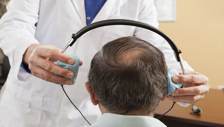 Muzica reduce durerile postoperatorii. Şi factura pentru anaglezice