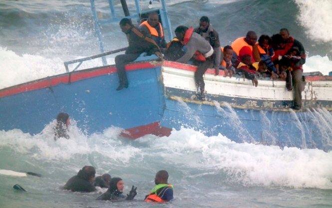 Peste 700 de oameni la bord. NAUFRAGIU în largul coastelor Libiei