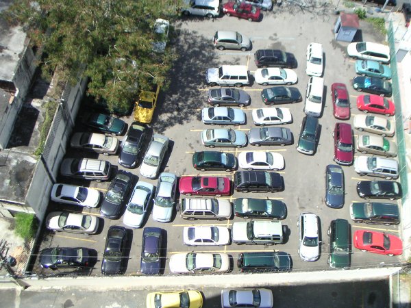 Parcări goale, un paradox care există într-o staţiune atât de plină cum este Mamaia