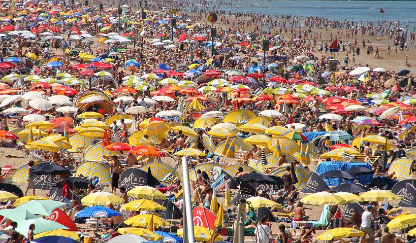 Un nou weekend de record pe litoral: 250.000 de turişti la malul mării