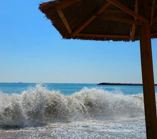Nici nu a răsărit bine soarele şi turiştii au umplut plajele!
