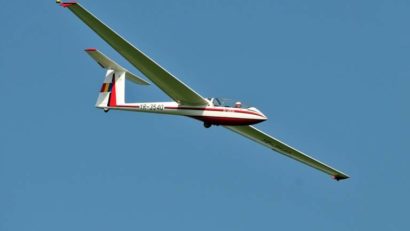 Pilotul planorului dispărut a fost găsit mort