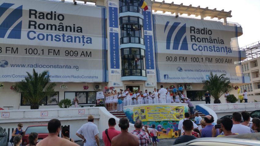 Spectacol caritabil pe terasa Radio Vacanța