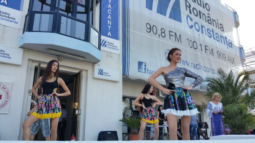 FOTO: Dansuri, cântece şi inimi alături de o mamă bolnavă de cancer