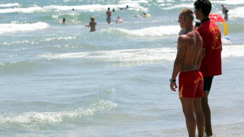 6 MORŢI, 2 DISPĂRUŢI. STEAG ROŞU pe toate plajele