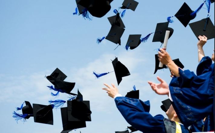 Toamna se numără bobocii la universităţile din străinătate