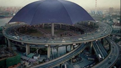 O umbrelă cât Pavilionul Expoziţional