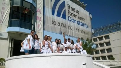 (FOTO) S-a încheiat cea de-a şasea ediţie a campaniei „Copiii nu se pierd, ajung la Radio Vacanţa – Brăţara de Vacanţă”