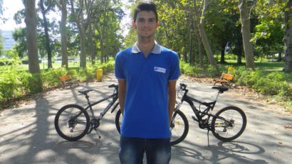 (FOTO+VIDEO) Curier pe bicicletă: poveste de succes la „România de nota 10”