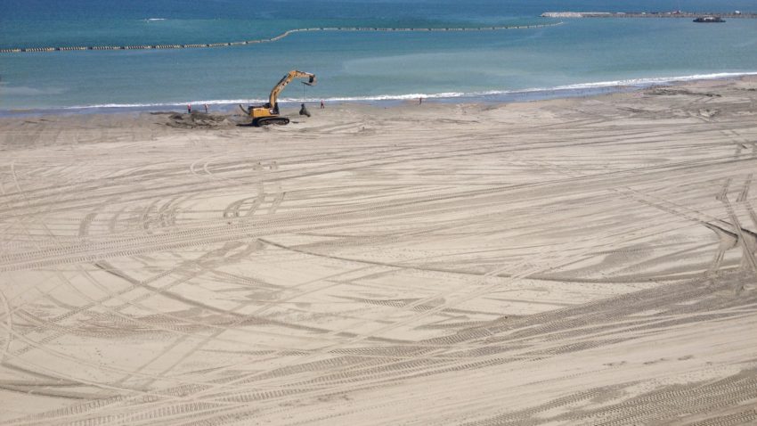 (FOTO+AUDIO) Extinderea digurilor de pe litoral s-a încheiat