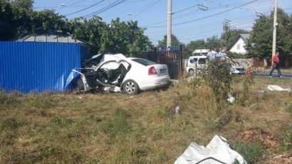 Două persoane au murit, într-un accident în care a fost implicată o ambulanţă