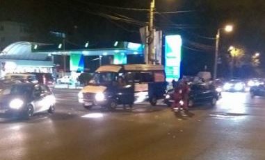COLIZIUNE rutieră pe şoseaua Mangaliei. Implicat, un microbuz de transport persoane