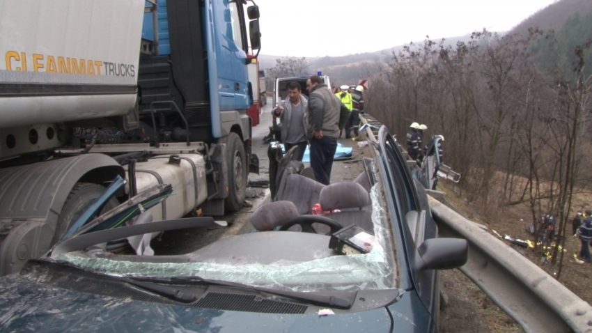 Circulația rutieră pe DN7 Deva – Arad întreruptă din cauza unui accident rutier