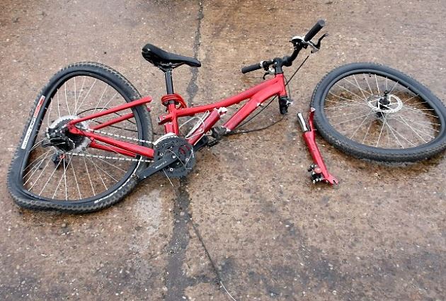EFORIE: Biciclist lovit de mașină