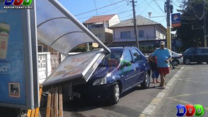 Staţie RATC, luată pe sus, la propriu, pe bulevardul Mamaia