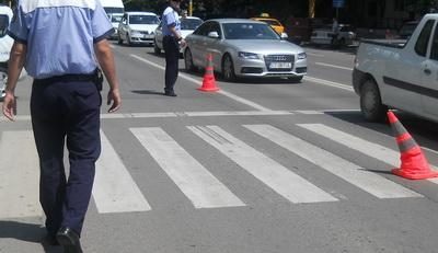 Un şofer beat a lovit o femeie pe trecerea de pietoni şi a fugit