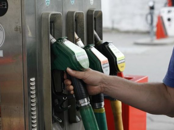 Transportatorii cer eliminarea supraaccizei la carburanţi de la 1 ianuarie 2016