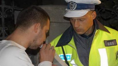 Sătenii din judeţul Constanţa conduc maşinile ca pe căruţe: fără permis şi, adesea, beţi