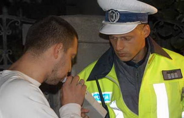 Sătenii din judeţul Constanţa conduc maşinile ca pe căruţe: fără permis şi, adesea, beţi